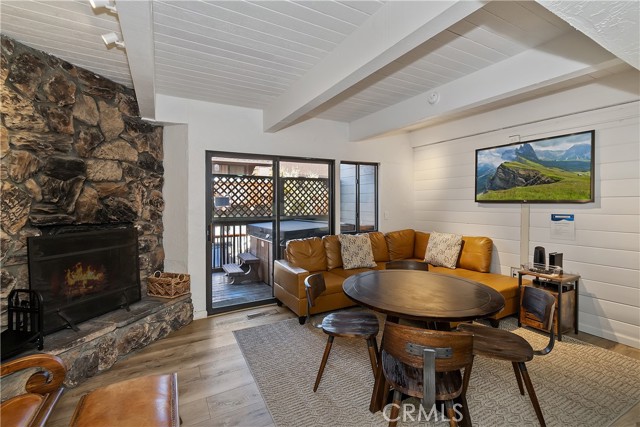 Detail Gallery Image 5 of 36 For 861 Thrush, Big Bear Lake,  CA 92315 - 3 Beds | 2 Baths
