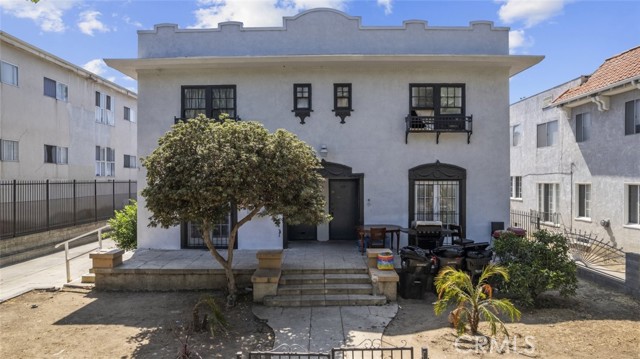 525 N Kenmore Avenue, Los Angeles CA: https://media.crmls.org/medias/de4dedd3-78d3-4a3e-813a-92d414d6d227.jpg