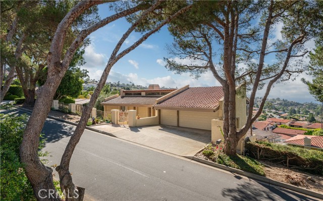 Detail Gallery Image 3 of 43 For 1344 via Romero, Palos Verdes Estates,  CA 90274 - 4 Beds | 4/1 Baths