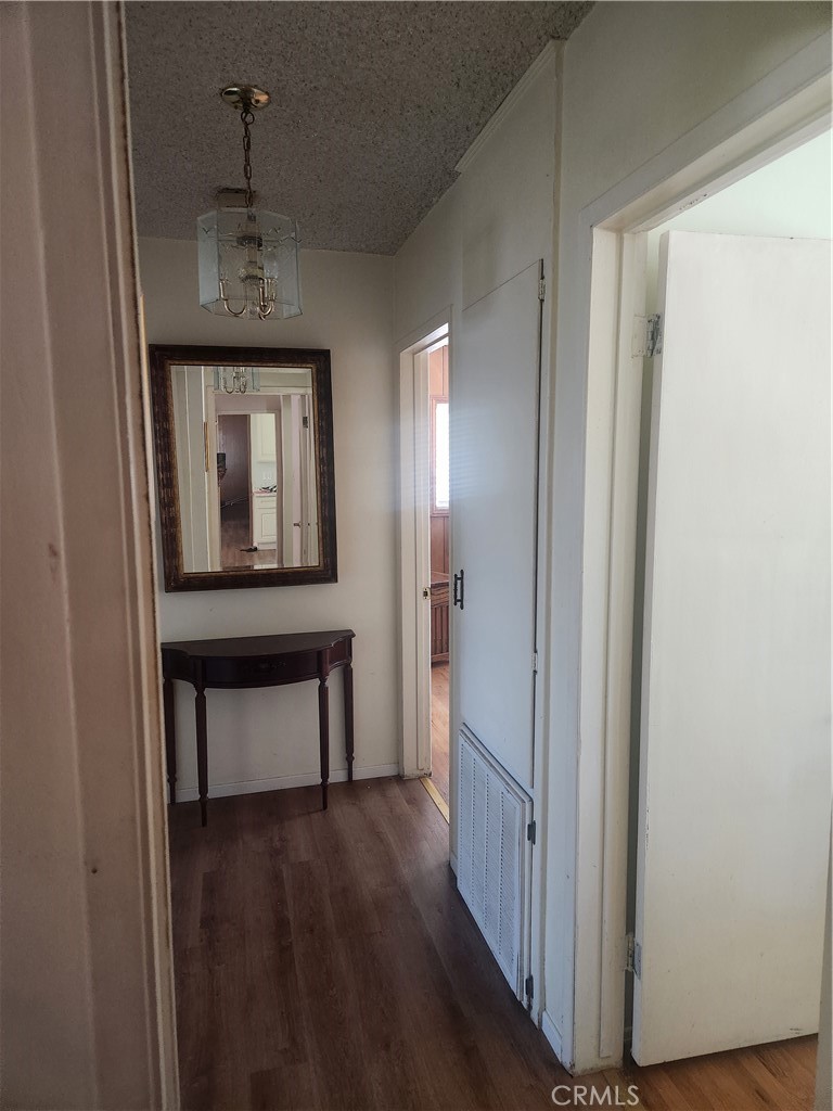 https://media.crmls.org/medias/de4e6d37-f16d-4858-b4a5-457ade16f73f.jpg?preset=X-Large