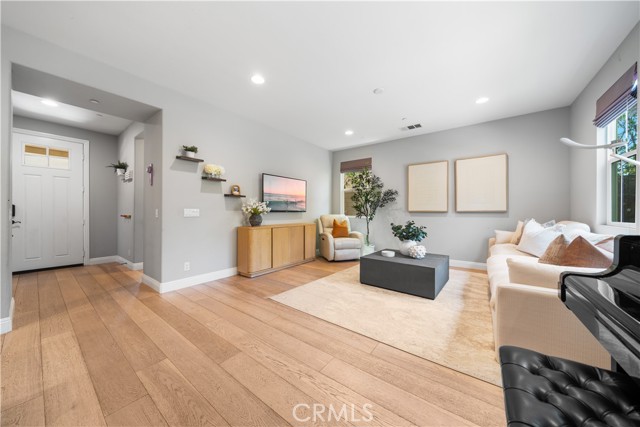 228 Wicker, Irvine CA: https://media.crmls.org/medias/de4e8c1a-543d-4325-bae5-5fb766f838c0.jpg