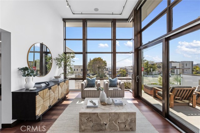 2114 Manhattan Ave, Hermosa Beach CA: https://media.crmls.org/medias/de4e8d59-2c35-4eac-8093-e856a5ff93e6.jpg