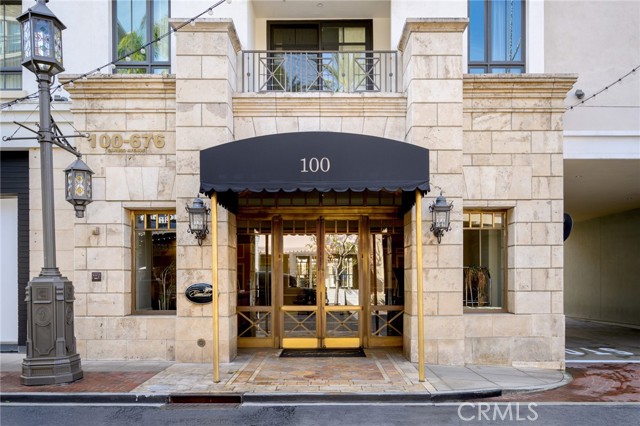 611 Caruso Avenue, Glendale CA: https://media.crmls.org/medias/de4eca8a-9c91-49b2-b1a3-27068da01fec.jpg