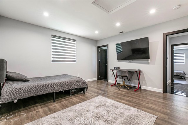 17800 Raymer Street, Sherwood Forest CA: https://media.crmls.org/medias/de4edad5-a899-4efc-a23a-994ab143d307.jpg