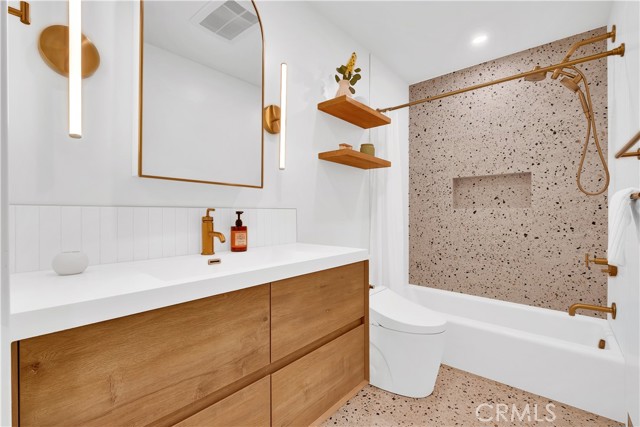 Detail Gallery Image 19 of 42 For 745 Main, El Segundo,  CA 90245 - 2 Beds | 2 Baths