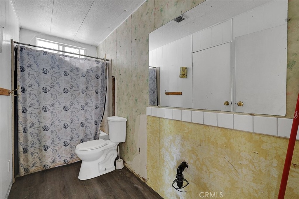 https://media.crmls.org/medias/de4fb0c4-5fdf-4966-89bc-1c1f33919731.jpg?preset=X-Large