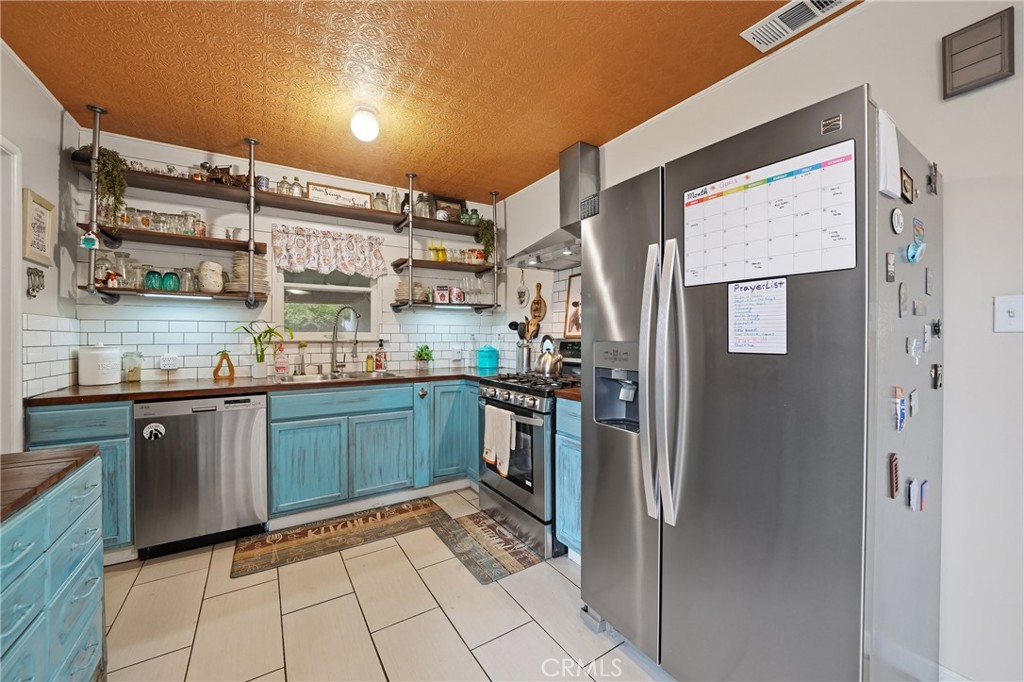 https://media.crmls.org/medias/de50029b-4022-4e9f-a4f2-b42be9ae5bc2.jpg?preset=X-Large