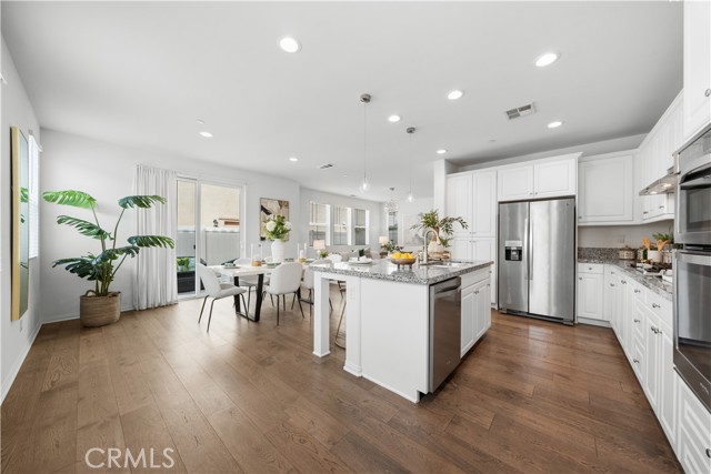 333 Calle Elegante, Lake Forest CA: https://media.crmls.org/medias/de511190-9c55-42b0-81a4-26ffa47fff8b.jpg