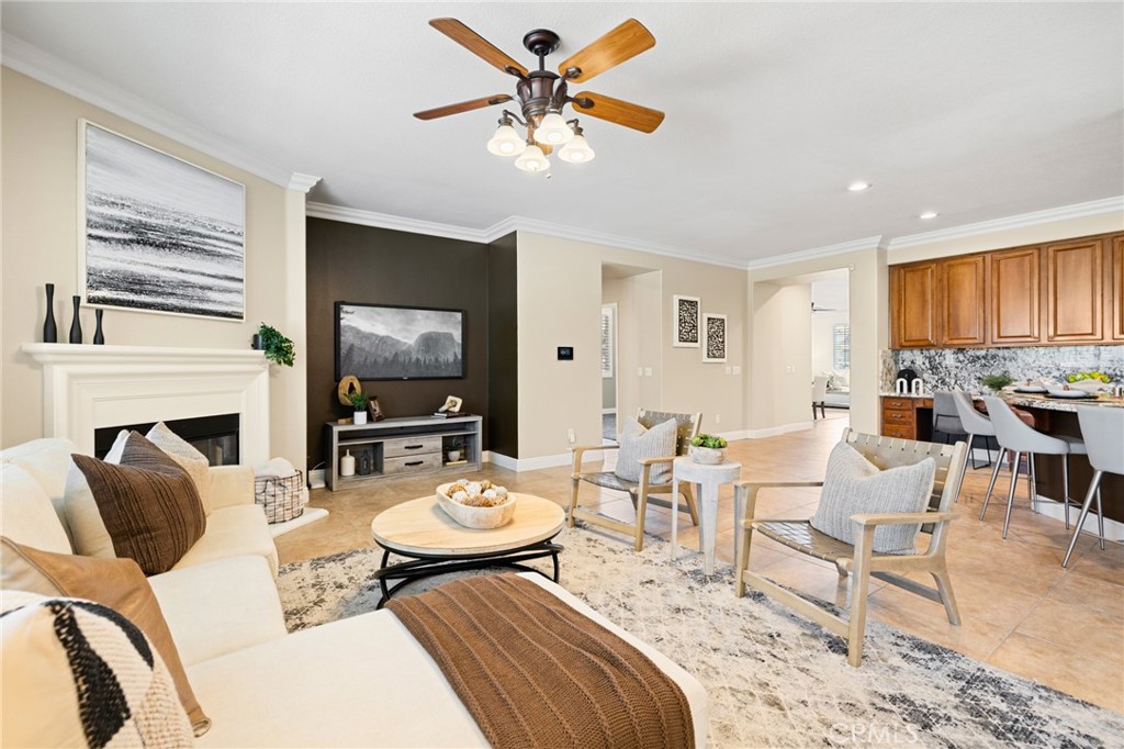 https://media.crmls.org/medias/de517950-4cf1-410b-9f97-61976b5042c1.jpg?preset=X-Large