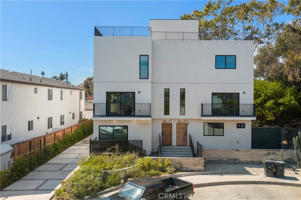 2515 Alsace Avenue
