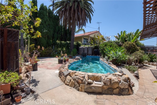 1878 Molino N Avenue, Signal Hill CA: https://media.crmls.org/medias/de52985d-b968-46fc-9728-6e5ae50afffe.jpg