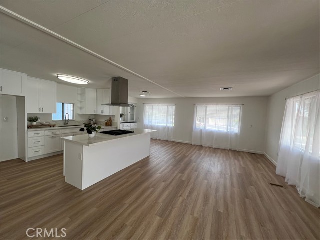 Detail Gallery Image 3 of 17 For 15621 Beach Bld #24,  Westminster,  CA 92683 - 3 Beds | 2 Baths