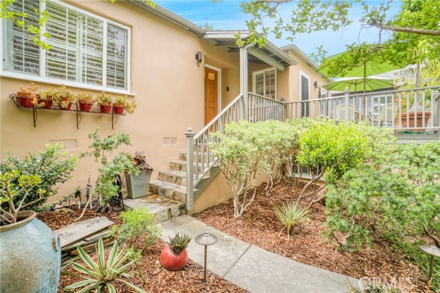 4299 Bakman Avenue, Studio City CA: https://media.crmls.org/medias/de53e608-20c2-4370-9e5a-16e2899692cc.jpg
