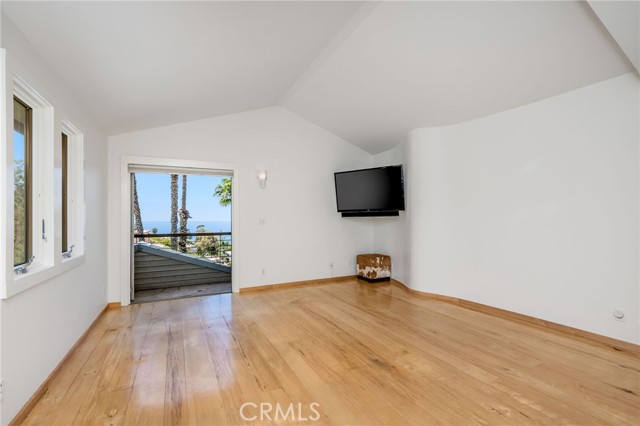 426 Nyes Place, Laguna Beach CA: https://media.crmls.org/medias/de54f772-b970-4080-b82c-7fe108bd7f13.jpg