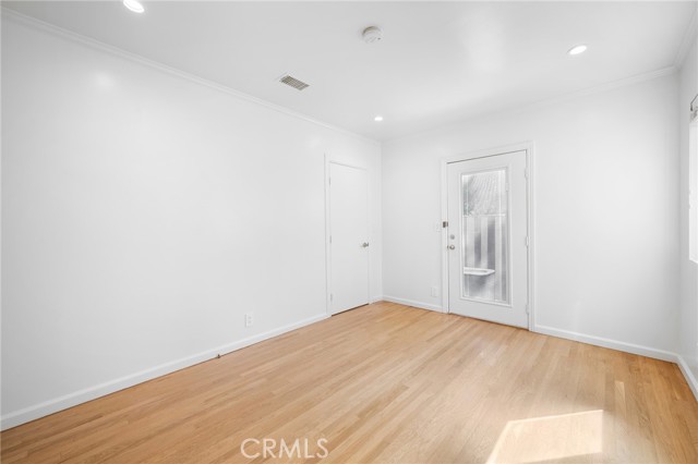 Detail Gallery Image 23 of 34 For 17429 Burbank Bld, Encino,  CA 91316 - 3 Beds | 2 Baths