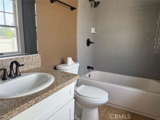 Detail Gallery Image 10 of 13 For 3043 Market, Riverside,  CA 92501 - 2 Beds | 2 Baths