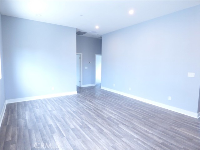 Detail Gallery Image 3 of 20 For 1923 Holly Dr, Los Angeles,  CA 90068 - 2 Beds | 2 Baths