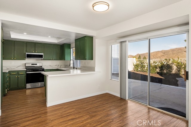 Detail Gallery Image 8 of 18 For 13410 Crystal Springs, Corona,  CA 92883 - 3 Beds | 2/1 Baths