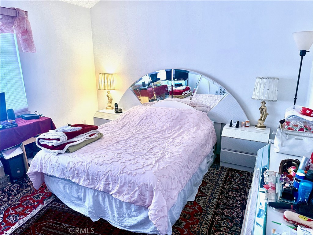 https://media.crmls.org/medias/de5611fe-dc9a-4d87-a5c7-eeece6840d77.jpg?preset=X-Large