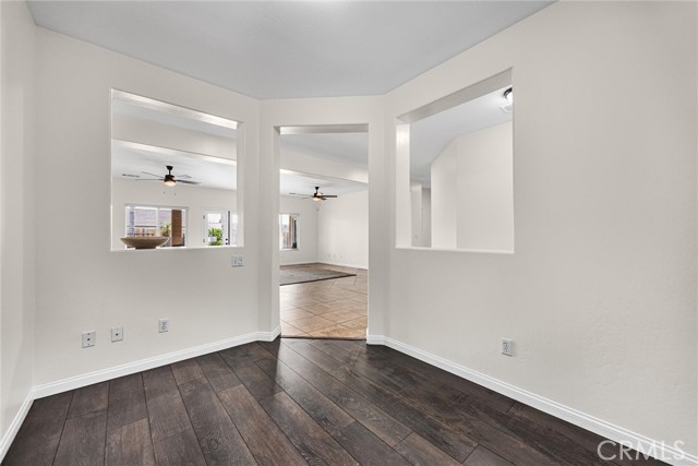 11515 Regarse, Bakersfield CA: https://media.crmls.org/medias/de569740-82b1-4f3b-aa0f-762787c06b32.jpg