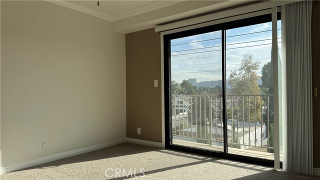 Detail Gallery Image 8 of 30 For 11162 Camarillo St #309,  –,  CA 91602 - 3 Beds | 3 Baths