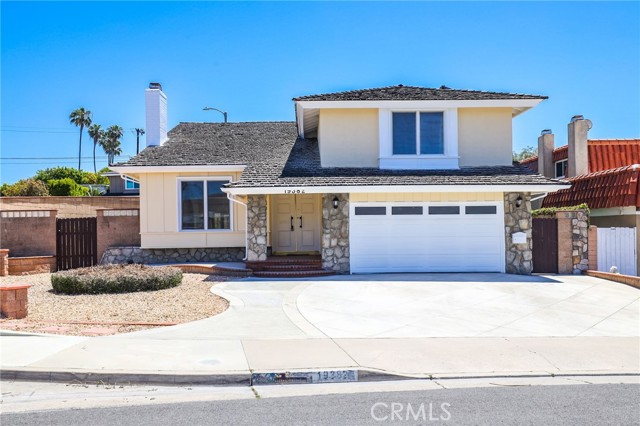 Detail Gallery Image 1 of 27 For 19382 Weymouth Ln, Huntington Beach,  CA 92646 - 4 Beds | 3 Baths