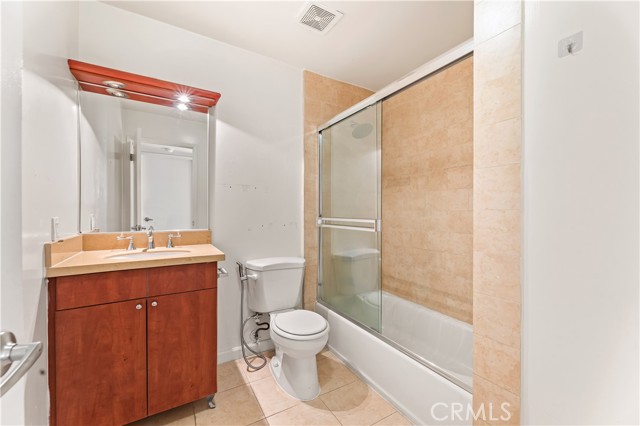 20327 Saticoy Street, Winnetka CA: https://media.crmls.org/medias/de581ec4-0ff7-4f38-bf86-633466caac4d.jpg
