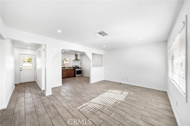 Detail Gallery Image 6 of 29 For 1180 E 34th, San Bernardino,  CA 92404 - 3 Beds | 2 Baths