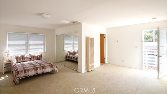 Guest Quarters Separate Bedroom and bath above Garage