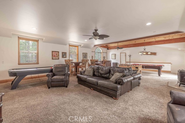 42385 Fox Farm Road, Big Bear Lake CA: https://media.crmls.org/medias/de5a495c-334b-44dc-b35f-ef414e3c4524.jpg