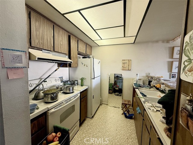 1745 Camino Palmero Street, Los Angeles CA: https://media.crmls.org/medias/de5bab79-4ae2-46ab-b609-996564600578.jpg