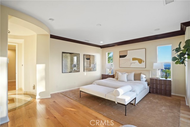 Image 28 of 63 For 907 Deerhill Road