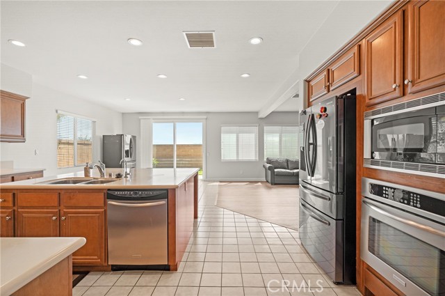 Detail Gallery Image 12 of 46 For 2482 E Smiderle, Ontario,  CA 91764 - 6 Beds | 4/1 Baths