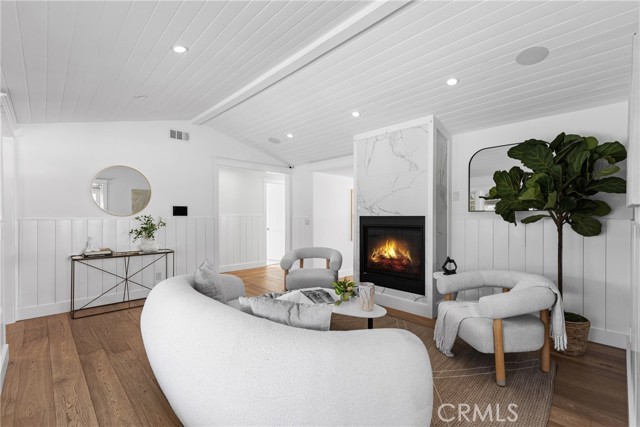 Detail Gallery Image 6 of 32 For 12947 La Maida St, Sherman Oaks,  CA 91423 - 4 Beds | 3 Baths
