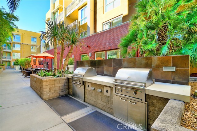 Detail Gallery Image 16 of 28 For 21301 Erwin St #523,  Woodland Hills,  CA 91367 - 2 Beds | 2 Baths