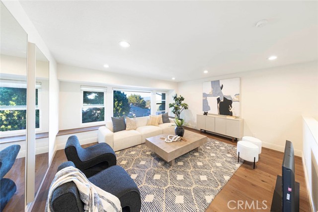 Detail Gallery Image 12 of 56 For 16 Lucerne, Newport Beach,  CA 92660 - 4 Beds | 3/1 Baths