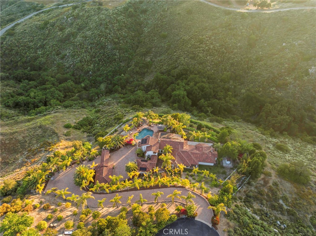 https://media.crmls.org/medias/de601d1d-34b0-4650-8266-0d7c3bcaacf8.jpg?preset=X-Large
