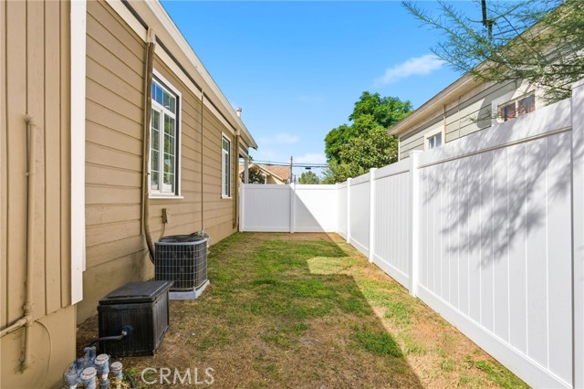 Detail Gallery Image 17 of 22 For 3756 Locust, Riverside,  CA 92501 - 2 Beds | 1 Baths