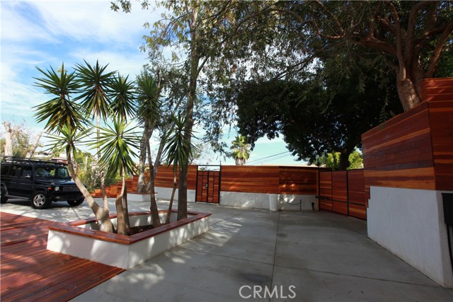 1220 Thorn W, San Diego CA: https://media.crmls.org/medias/de60374f-72a3-4e85-949f-6713ae2f8178.jpg
