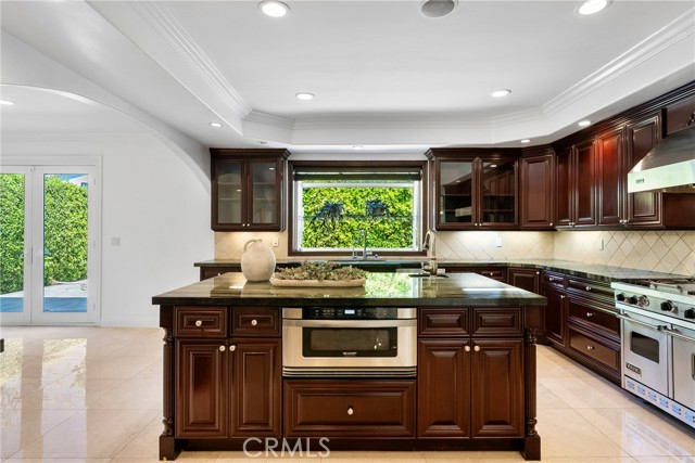 Detail Gallery Image 9 of 39 For 4818 Lemona Ave, Sherman Oaks,  CA 91403 - 5 Beds | 6 Baths