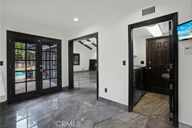 Detail Gallery Image 12 of 49 For 9853 Wish Ave, Northridge,  CA 91325 - 5 Beds | 2/1 Baths