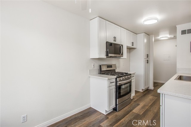 23017 Via Pimiento, Mission Viejo CA: https://media.crmls.org/medias/de6114d7-5b89-41a8-b536-5cb2b8cb50d1.jpg