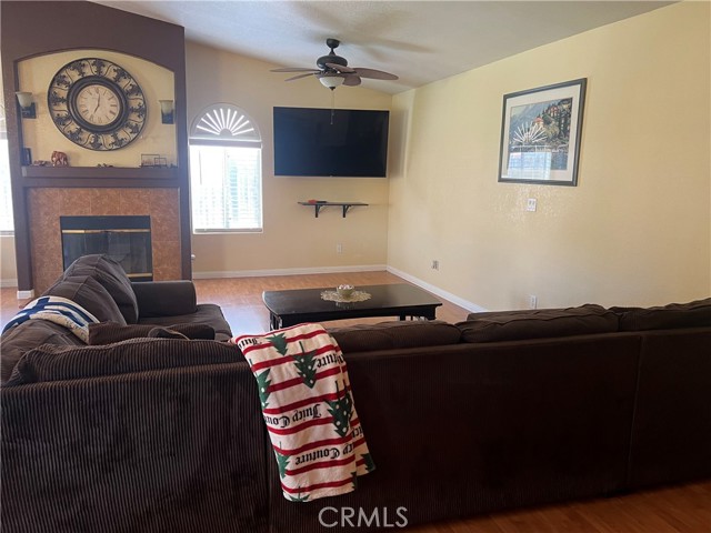 Detail Gallery Image 7 of 16 For 9291 Pleasant Hurst Ct, Jurupa Valley,  CA 92509 - 4 Beds | 2 Baths