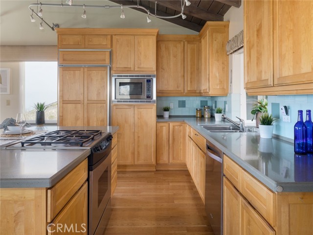 1013 Via Nogales, Palos Verdes Estates, California 90274, 2 Bedrooms Bedrooms, ,2 BathroomsBathrooms,Residential,Sold,Via Nogales,PV21160939