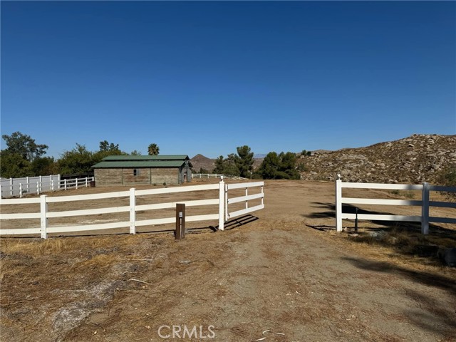 Detail Gallery Image 5 of 16 For 40490 Vista Rd, Hemet,  CA 92544 - 3 Beds | 4 Baths