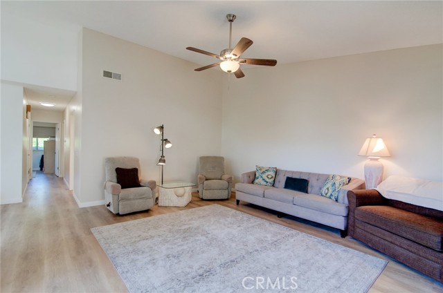 Detail Gallery Image 4 of 26 For 8777 Tulare 412a,  Huntington Beach,  CA 92646 - 2 Beds | 2 Baths