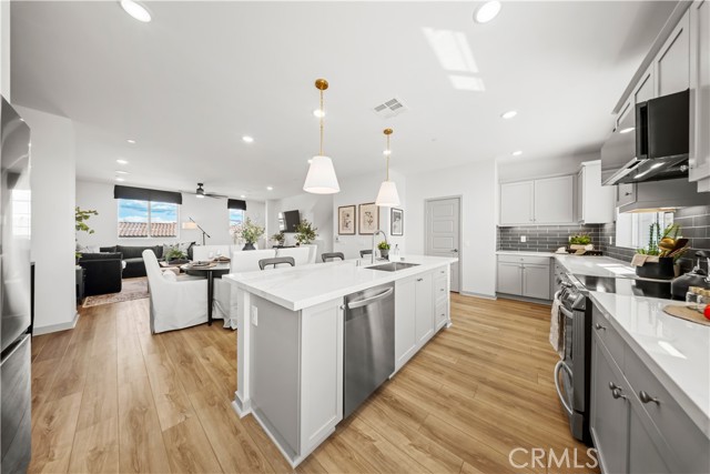 Detail Gallery Image 11 of 30 For 2854 via Descanso, Camarillo,  CA 93012 - 3 Beds | 2/1 Baths