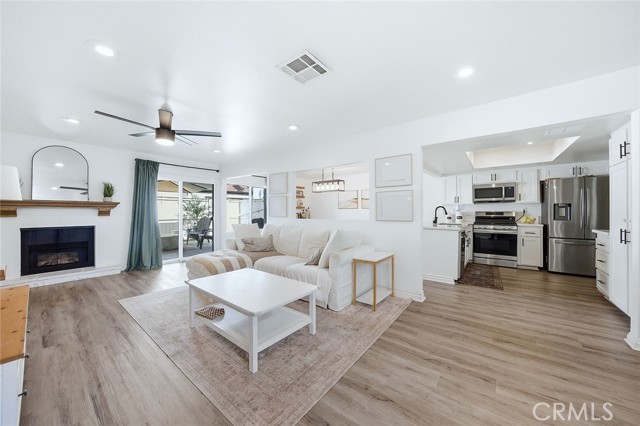 Detail Gallery Image 13 of 45 For 1669 S Heritage #C,  Anaheim,  CA 92804 - 3 Beds | 2/1 Baths