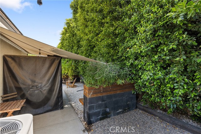 13646 1/2 Dronfield Avenue, Sylmar CA: https://media.crmls.org/medias/de64b5e0-64ad-432e-8733-85a39f84c516.jpg