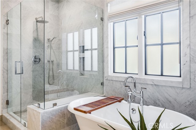 Detail Gallery Image 26 of 45 For 526 Riverside Ave, Newport Beach,  CA 92663 - 5 Beds | 6/1 Baths